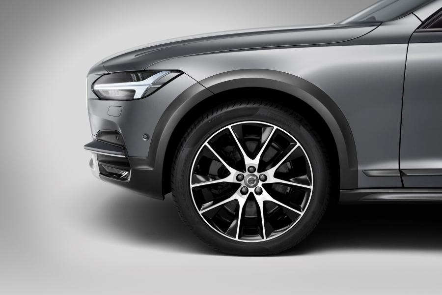 Детали экстерьера Volvo V90 T6 Cross Country 2016 года  (фото 48 из 104)